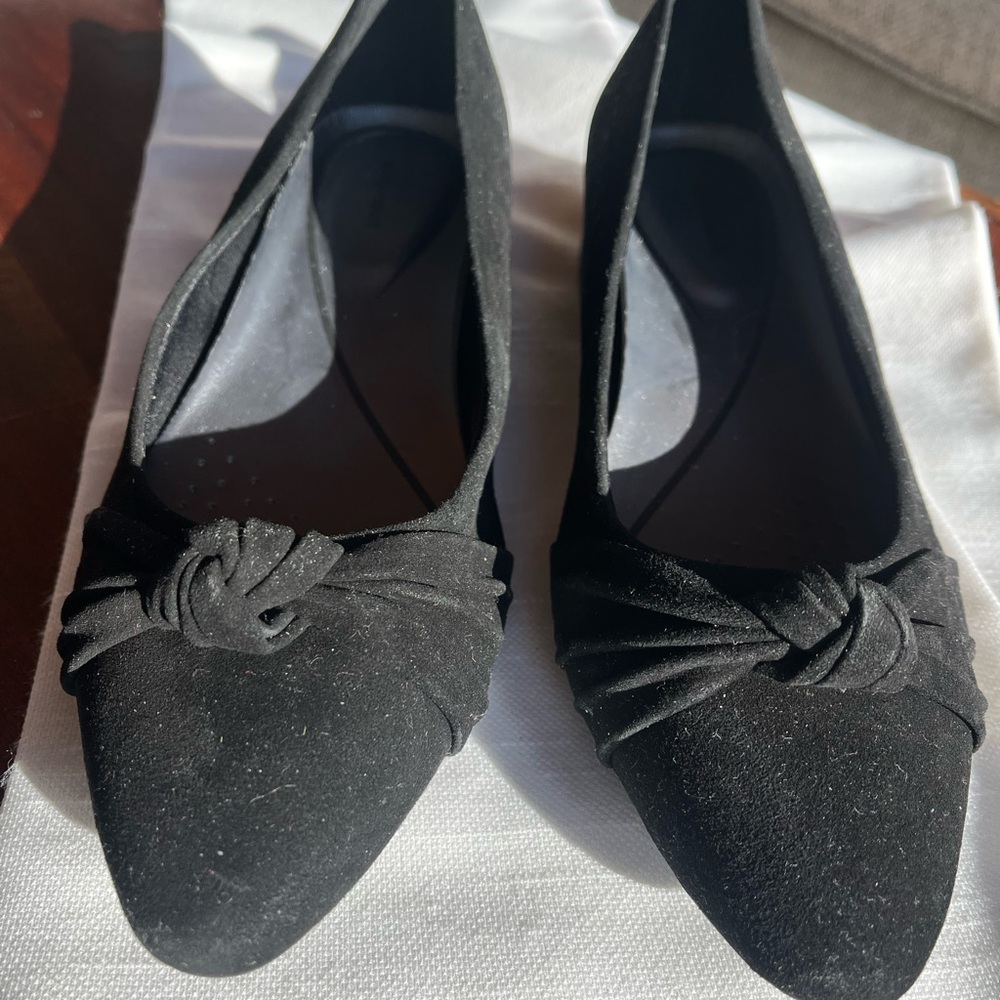Easy spirit caster pump in black suede and block heel. Size 9. New, never worn.